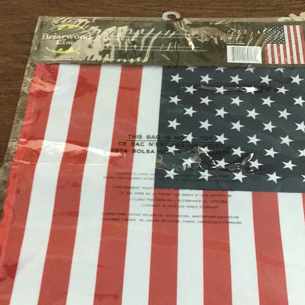 Briarwood Lane Garden Flag. Size 12.5 inches x 18 inches..NWT - Picture 3 of 3